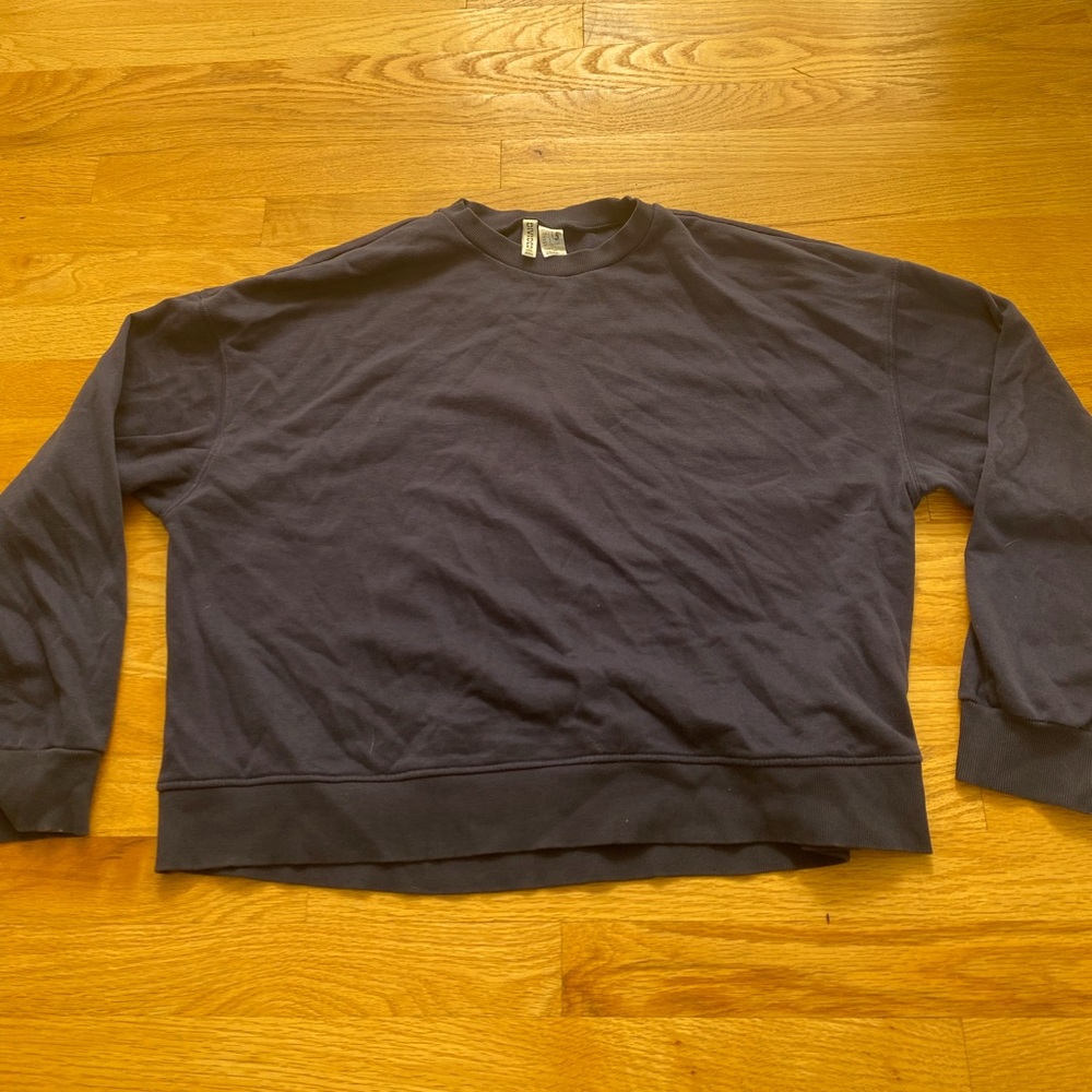 Very comfy long sleeve women’s crew neck.